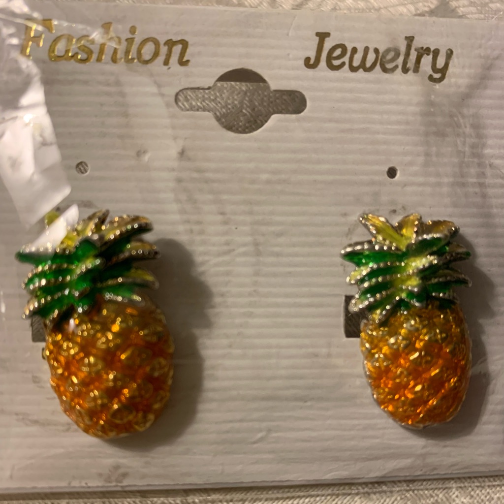 Nwt Pineapple Pierced Earrings 10$